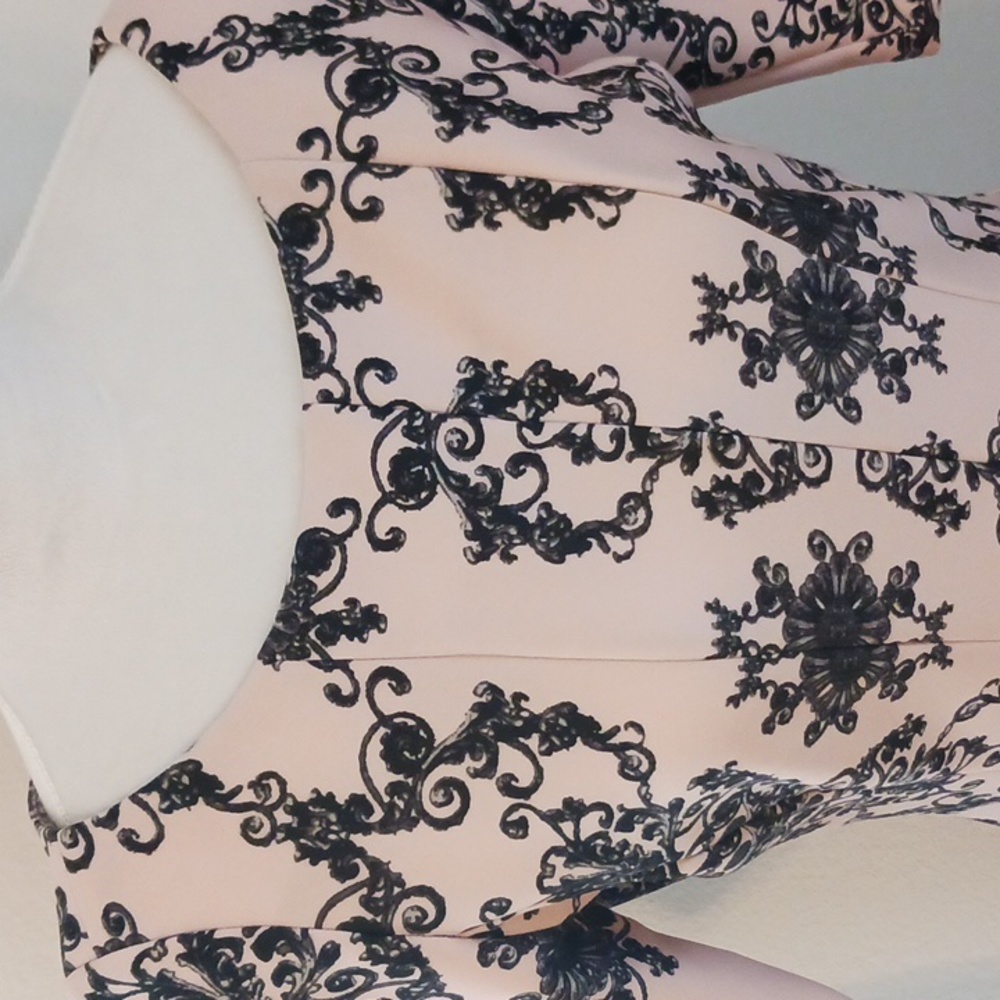 Dressbarn pink dress with black swirls a lined dress